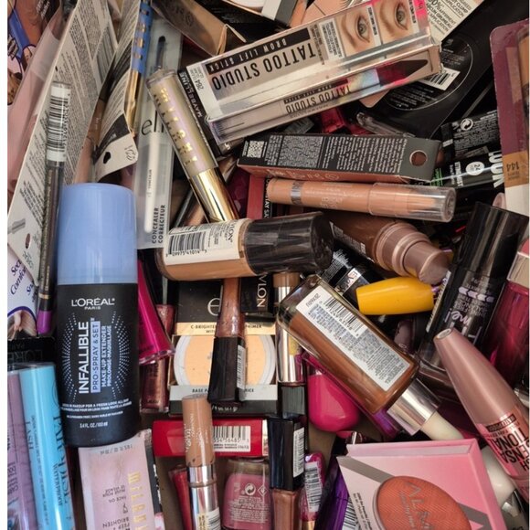 Mystery Cosmetics box of 15 items all BRAND NEW in original packaging - Picture 3 of 4